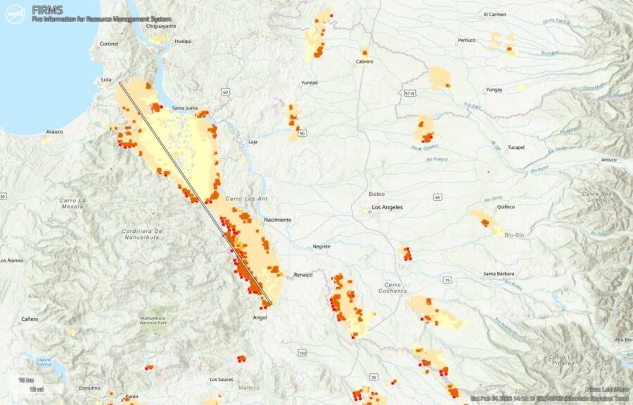 Map showing the spread of wildfires in Chile, with hotspots and fire fronts indicated in shades of red and orange across the terrain.