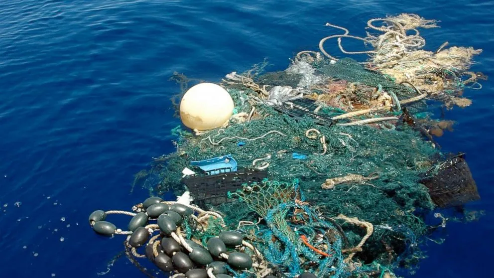 Ocean pollution: Plastic waste floating on the surface of the water, a threat to marine life and ecosystems.
