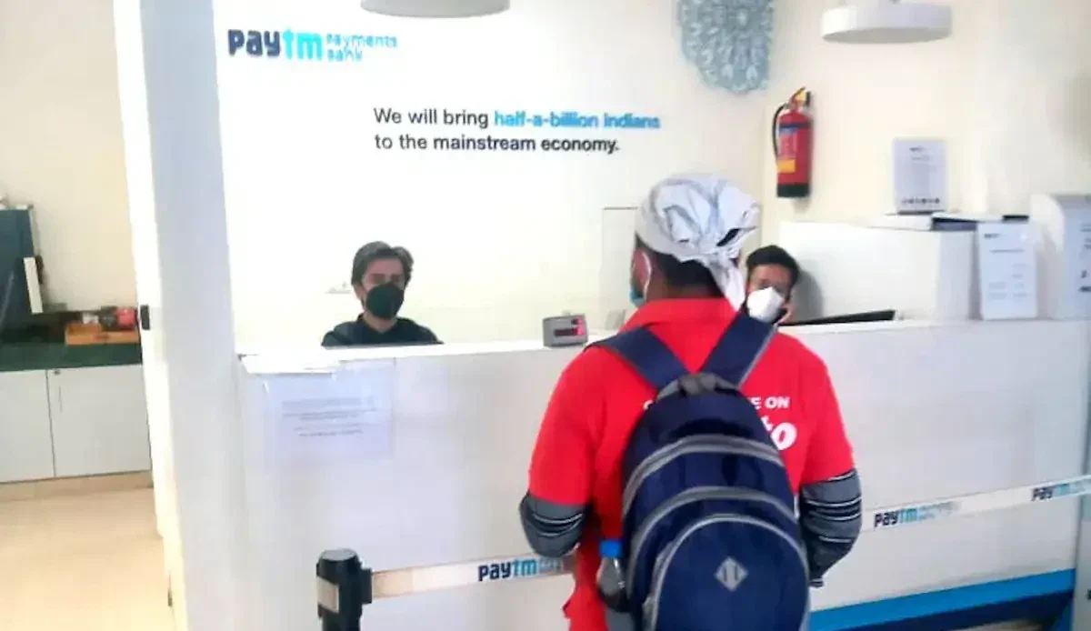 Illustration of Paytm tackling regulatory hurdles to uphold data security by the RBI's February deadline.