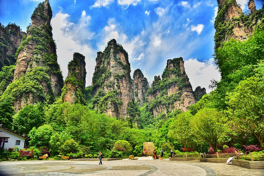 Dampak Ekonomi dan Sosial dari Pariwisata di Zhangjiajie s