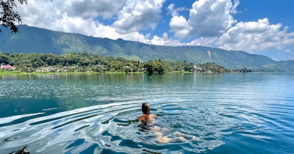 Reconnect with Nature: 7 Crafts that Reflect the Serenity of Lake Toba