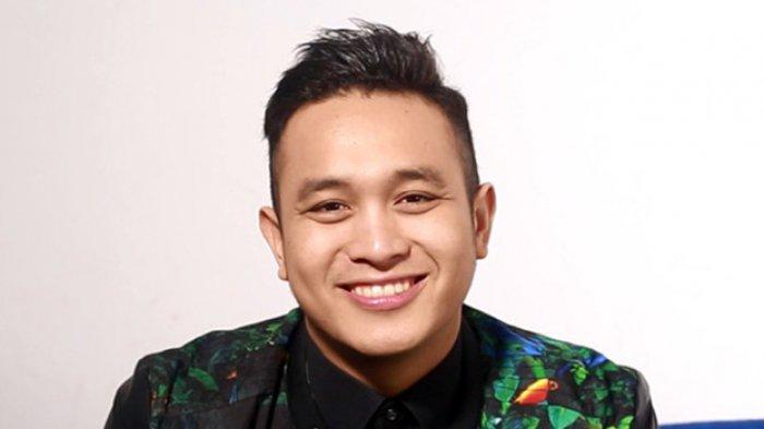 Peran Sebagai Penyanyi dan Impersonator
