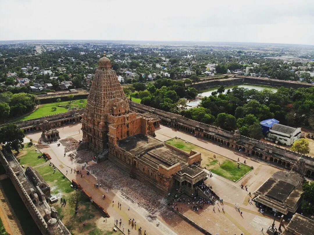 Sculptures and carvings at the Brihadeeswarar Temple