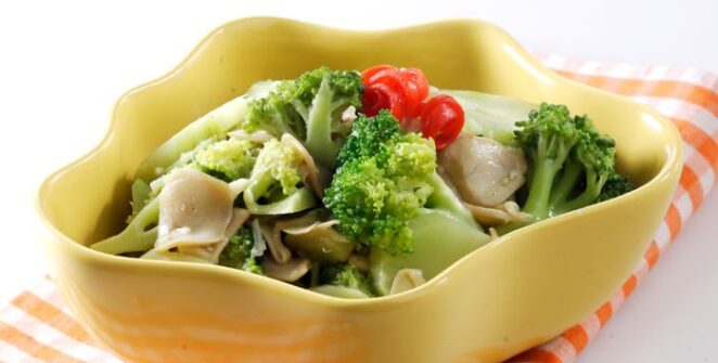 Brokoli bawang putih yang segar dan lezat, sempurna untuk hidangan sehat sehari-hari