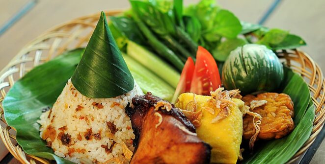 Nasi Tutug Oncom Pedas yang Cocok untuk Makan Siang