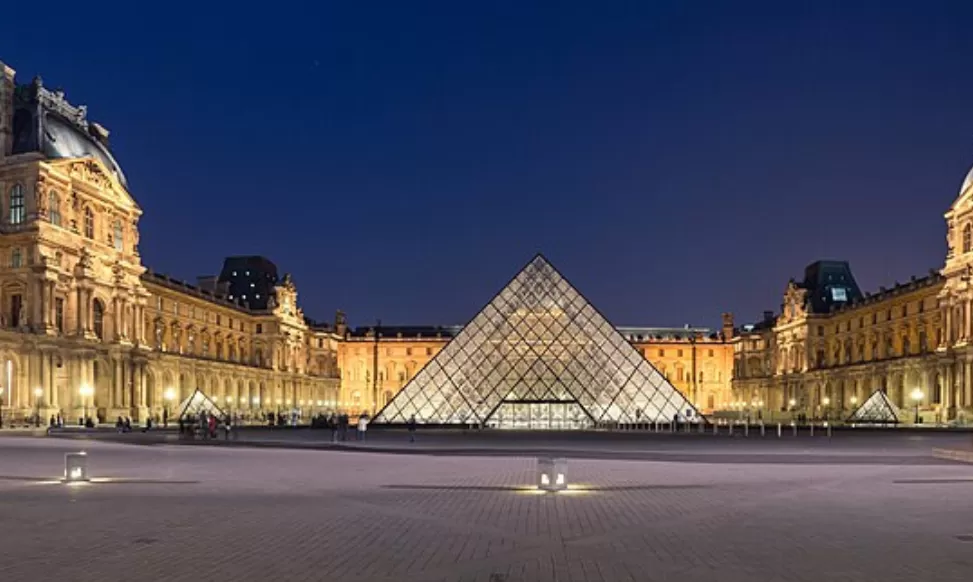 Sejarah Museum Louvre