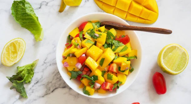Salad Buah Mangga: Perpaduan Buah Tropis untuk Hidangan Sehat Sehari-hari
