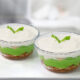 Kue jongkong khas Bangka dengan lapisan hijau, gula merah, dan santan, tampak lembut dan menggoda selera