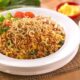 Nasi Goreng Teri yang gurih, dengan nasi putih pulen, taburan ikan teri renyah, dan irisan cabai merah untuk rasa pedas