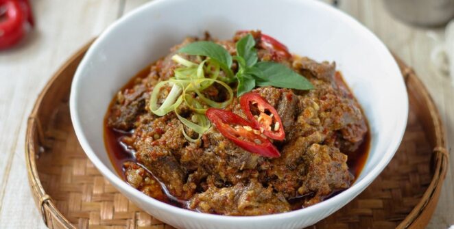 Oseng Mercon Sapi: Sensasi Makanan Pedas yang Bikin Ketagihan dan Berkeringat