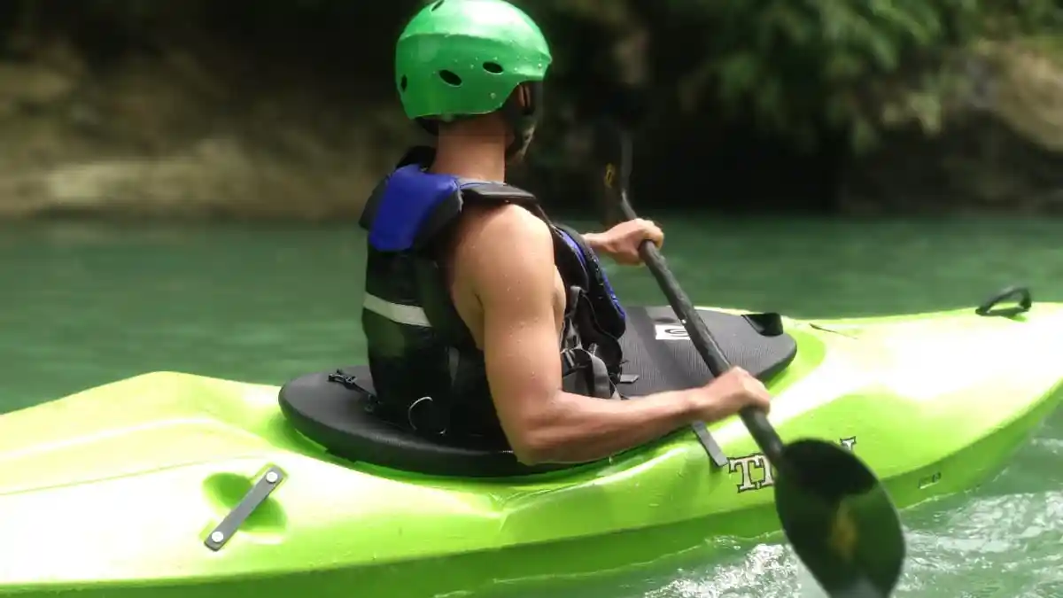 Mengenal Karakter Sungai dalam Kayak Arus Deras