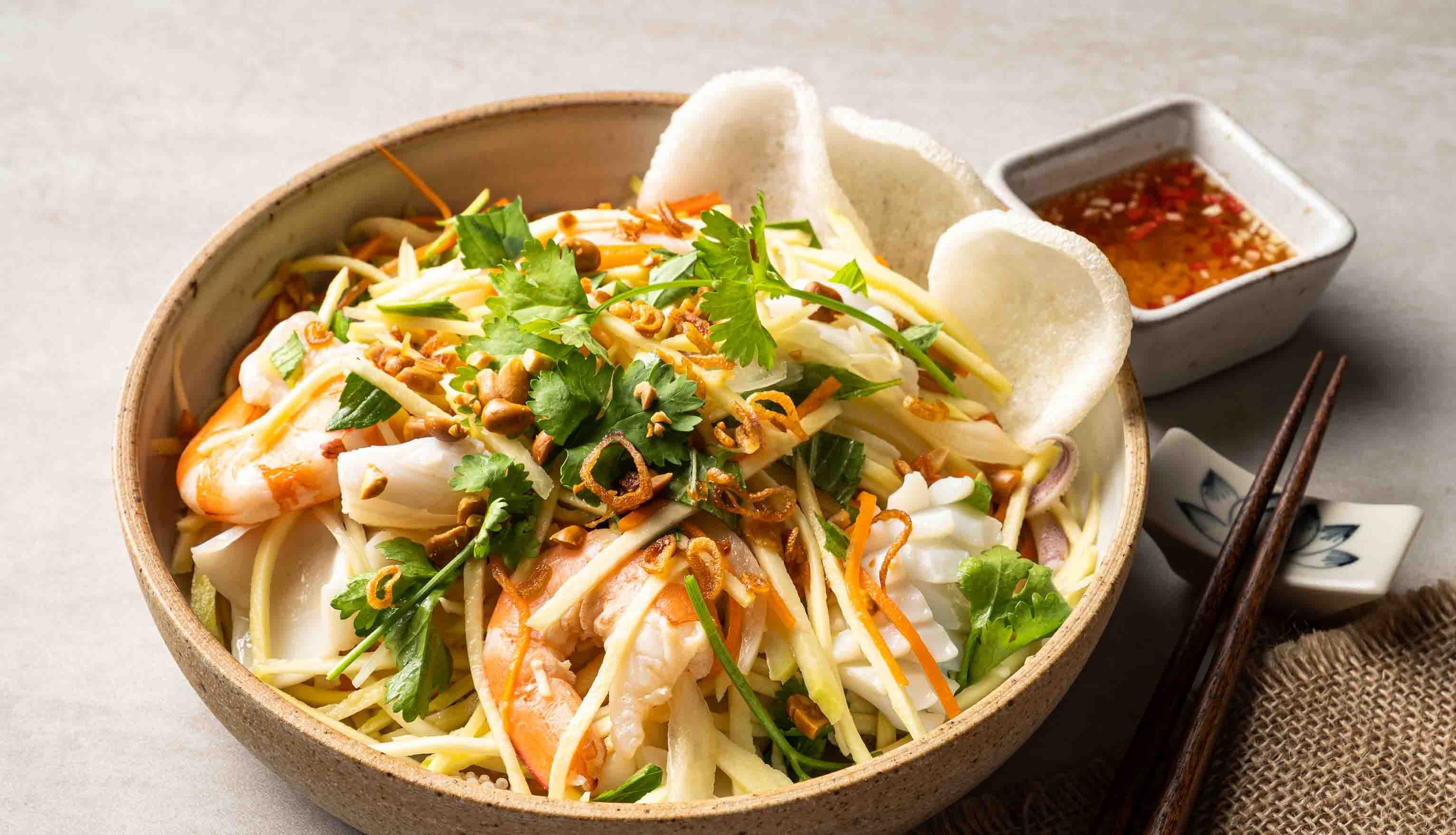 Anatomi Bahan Utama Green Mango Salad yang Sempurna